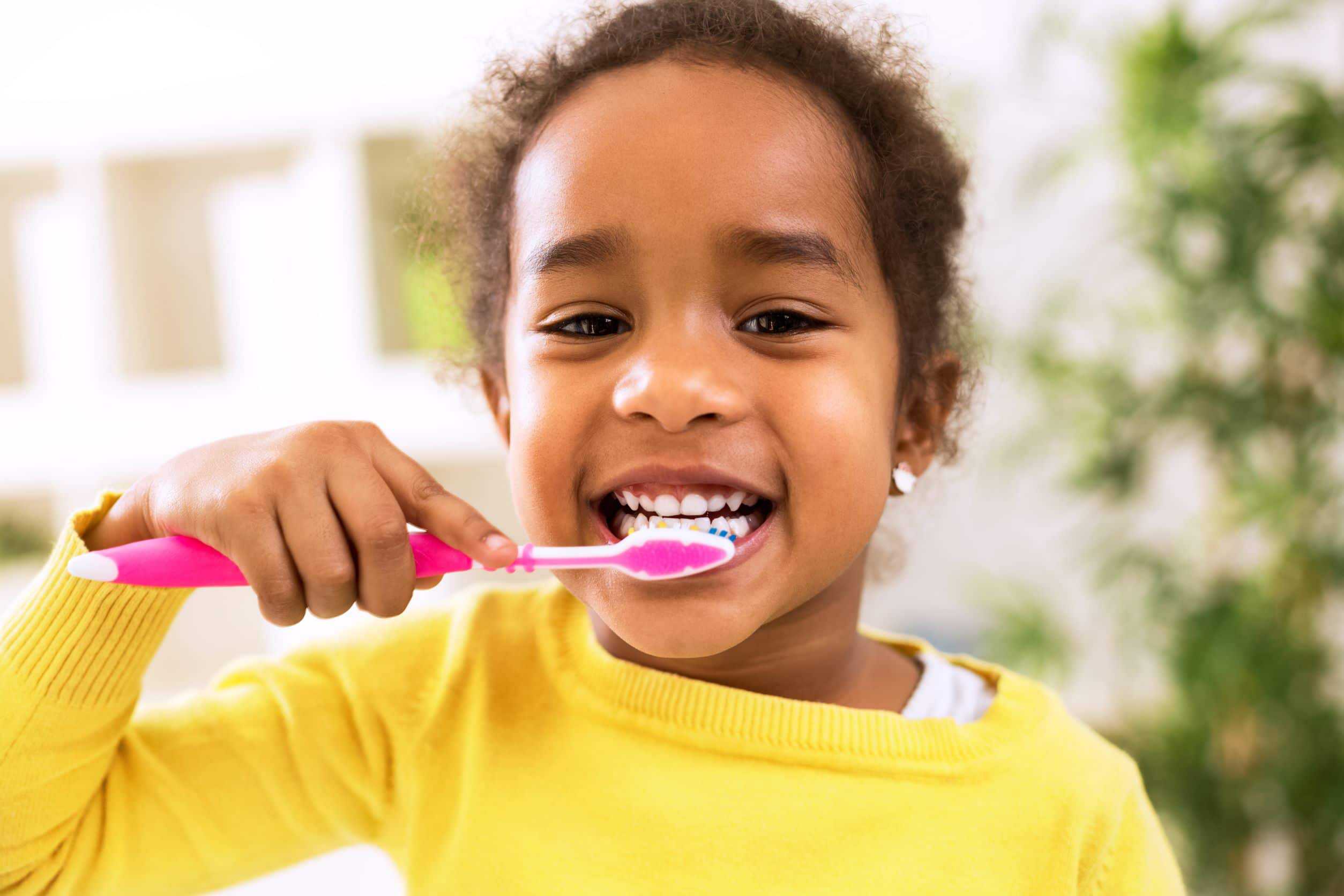 photo showing child brushing teeth