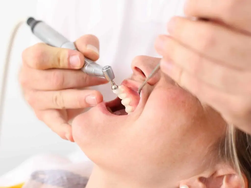 photo of dentist preforming a scale and polish